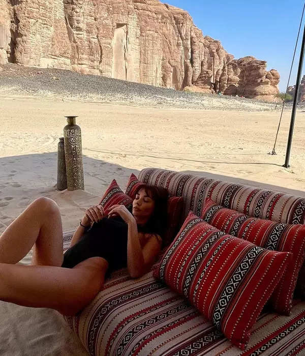 Amy Jackson drops stunning pictures from her Saudi Arabia vacation