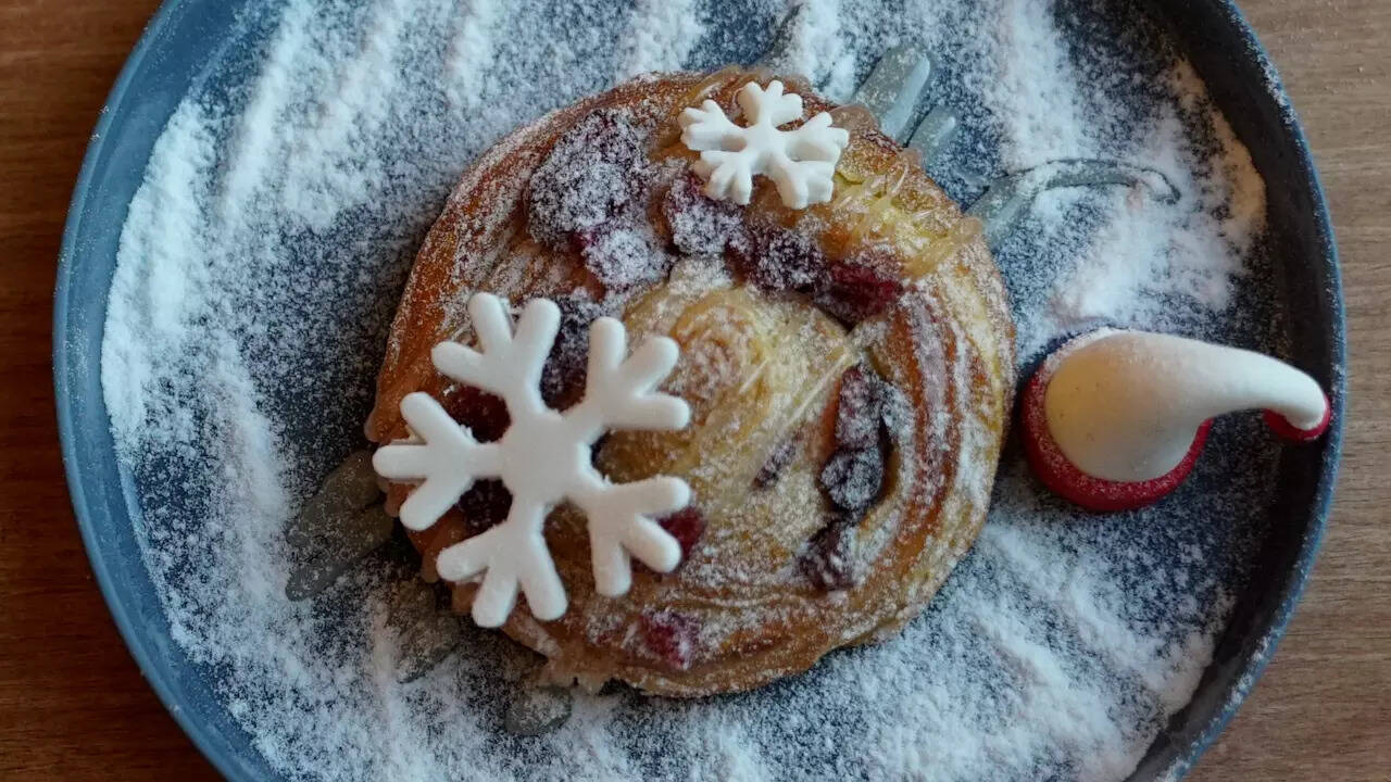 Watch How to make Cranberry Roll Times Food