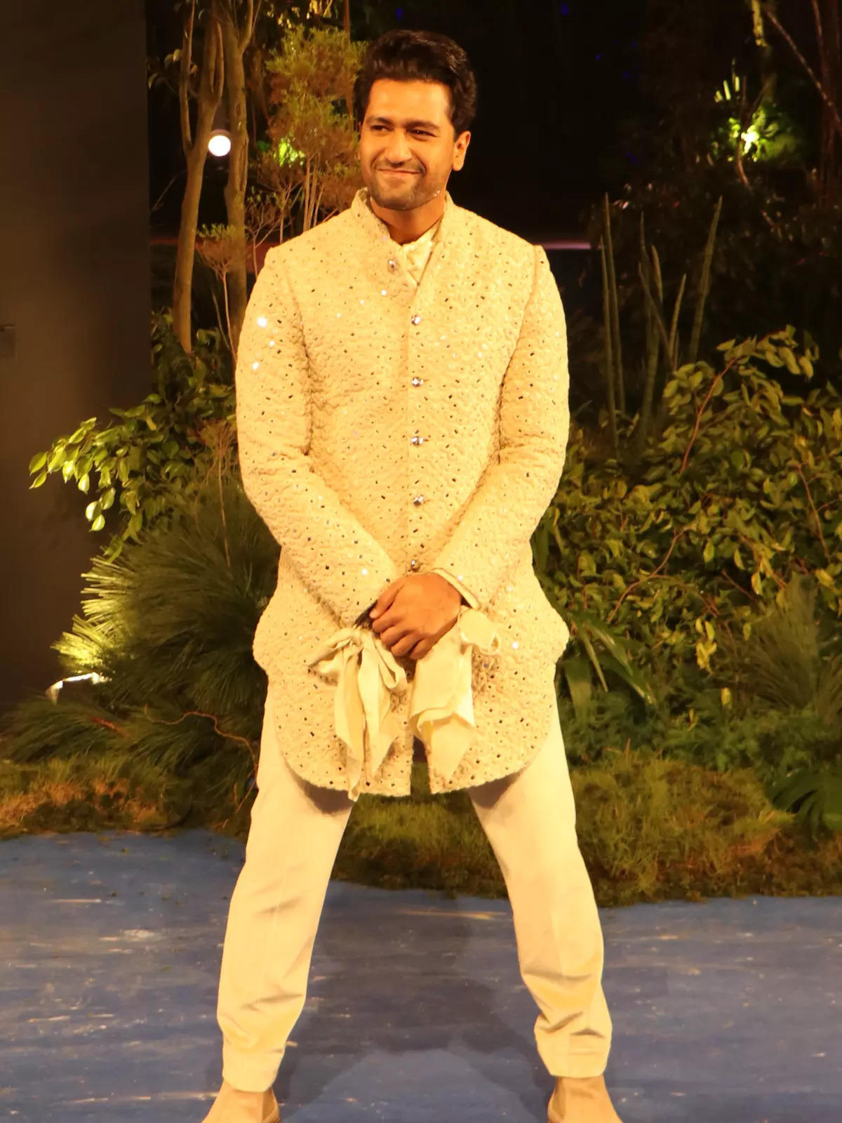 Vicky Kaushal looks dashing as he turns showstopper for Kunal Rawal - Times of India