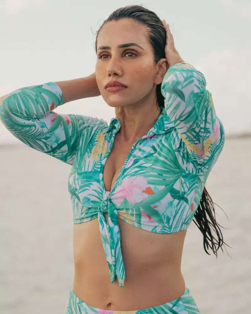 These vacation pictures of Sonnalli Seygall prove her love for travelling!