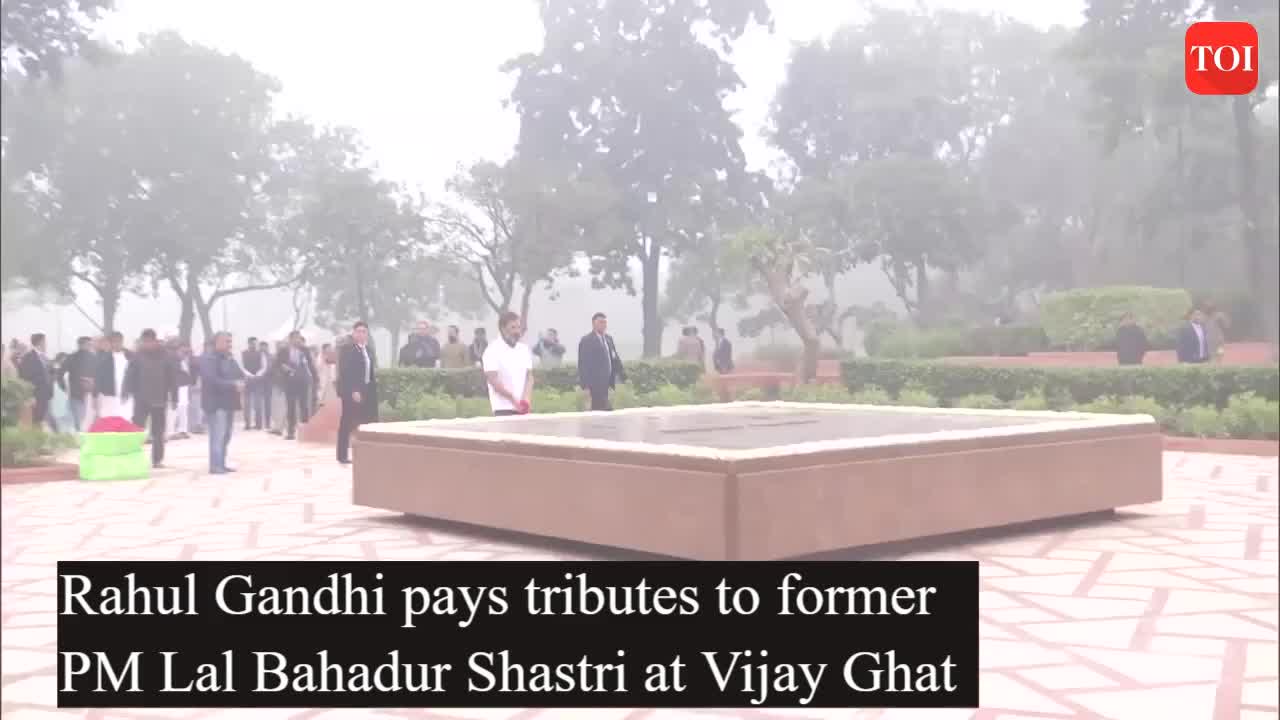 Rahul Gandhi pays tributes to former PM Lal Bahadur Shastri