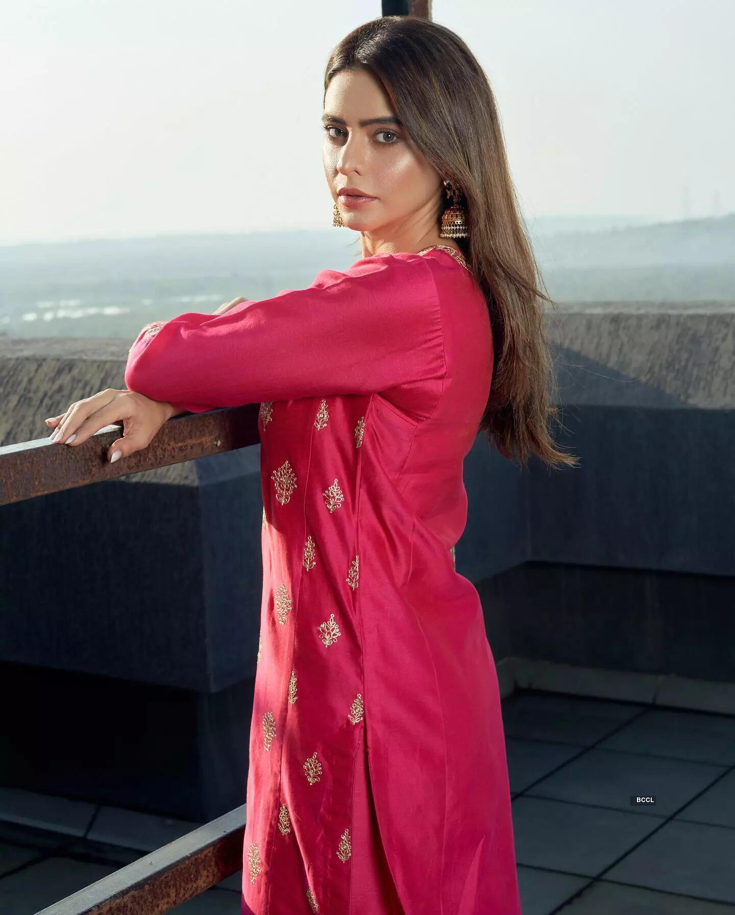 <BR> sets the temperature soaring with these pictures!