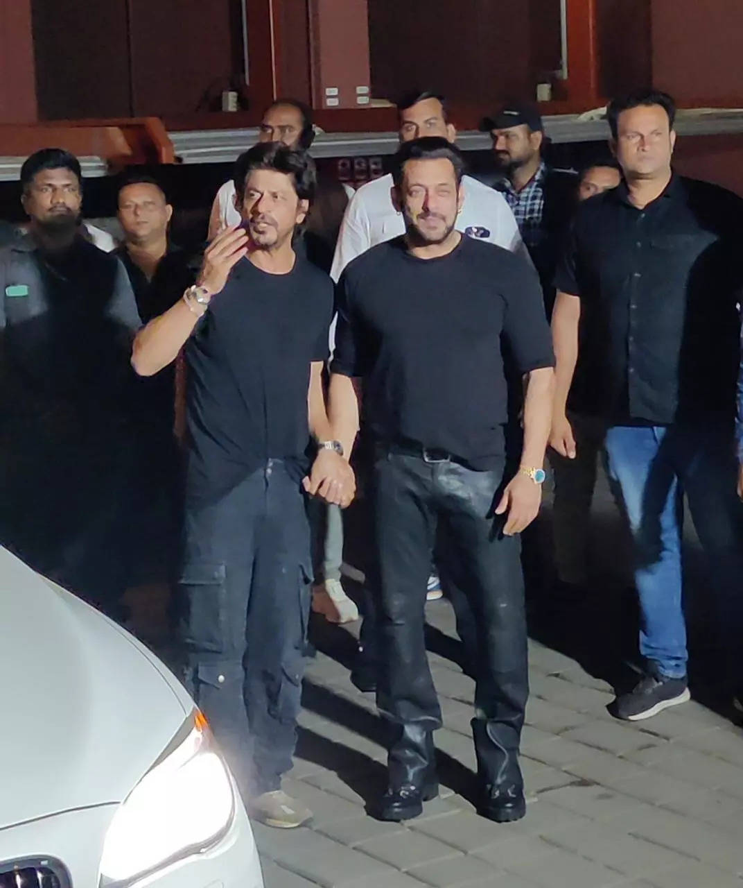 Shah Rukh Khan twins in black with Salman Khan as he attends the ‘Dabangg’ star’s 57th birthday bash – See photo | Hindi Movie News