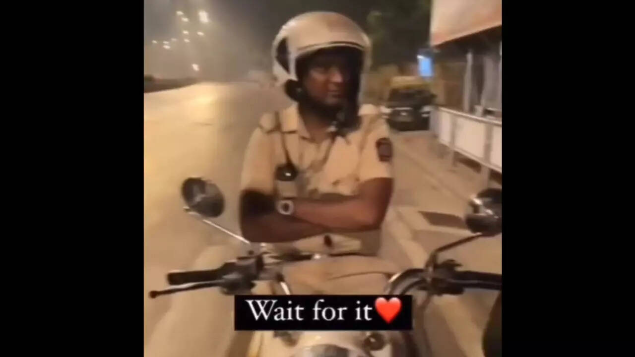 Watch: Video of man singing for Mumbai cops at Marine Drive goes viral