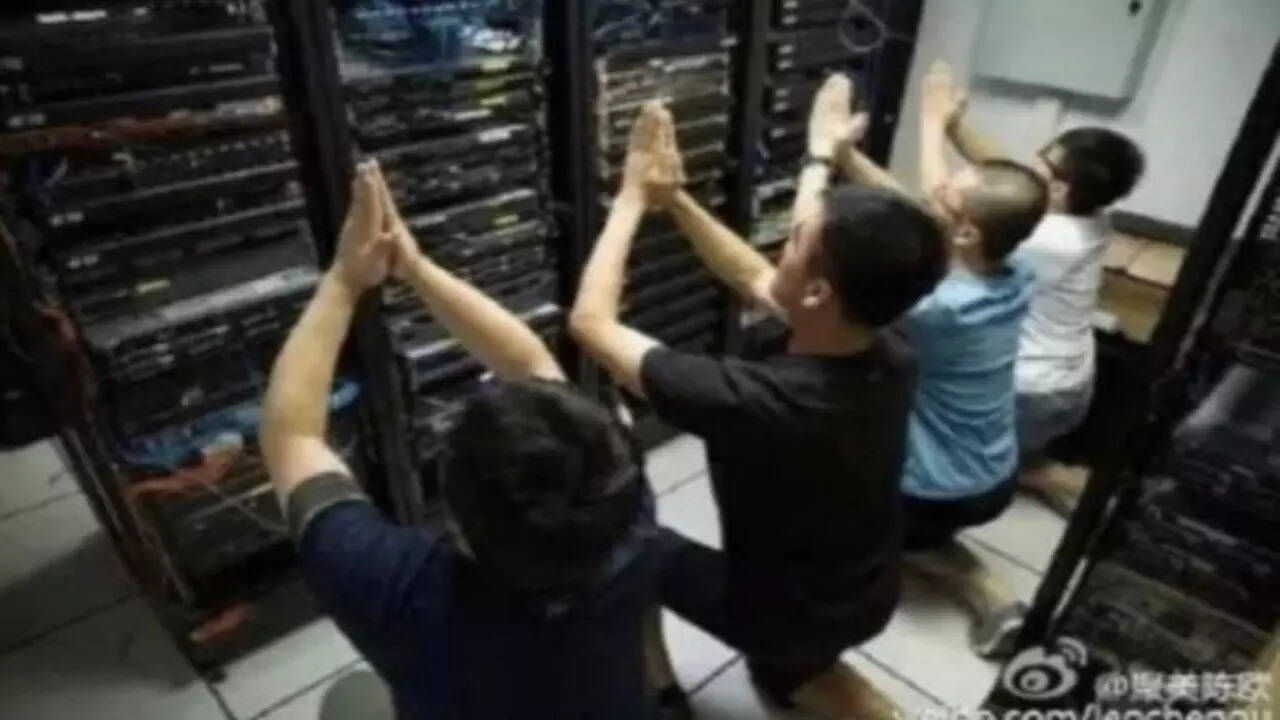 &lsquo;Funny, people are tweeting about Twitter being down&rsquo;: Twitter outage sparks memefest