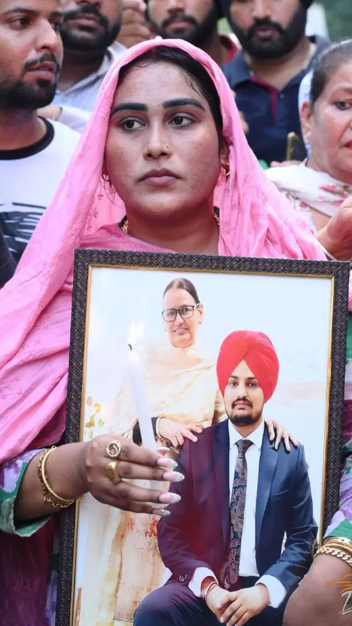 Afsana Khan and late Sidhu Moose Wala's heart-melting pics