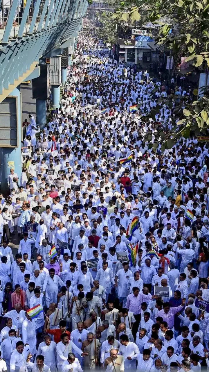 Jain community takes out rally in Mumbai against Jharkhand govt's ...