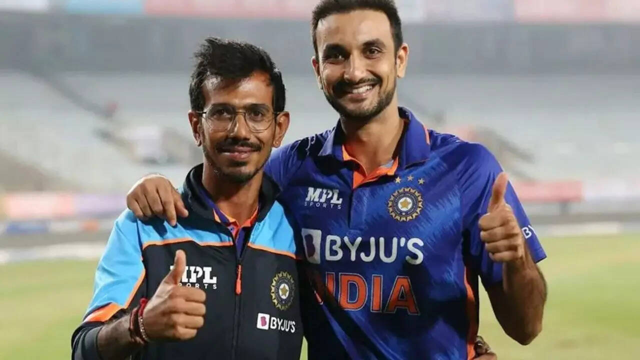 &lsquo;Thanks for making this match thrilling&rsquo;: Fans mock Chahal and Harshal for poor show against Lanka