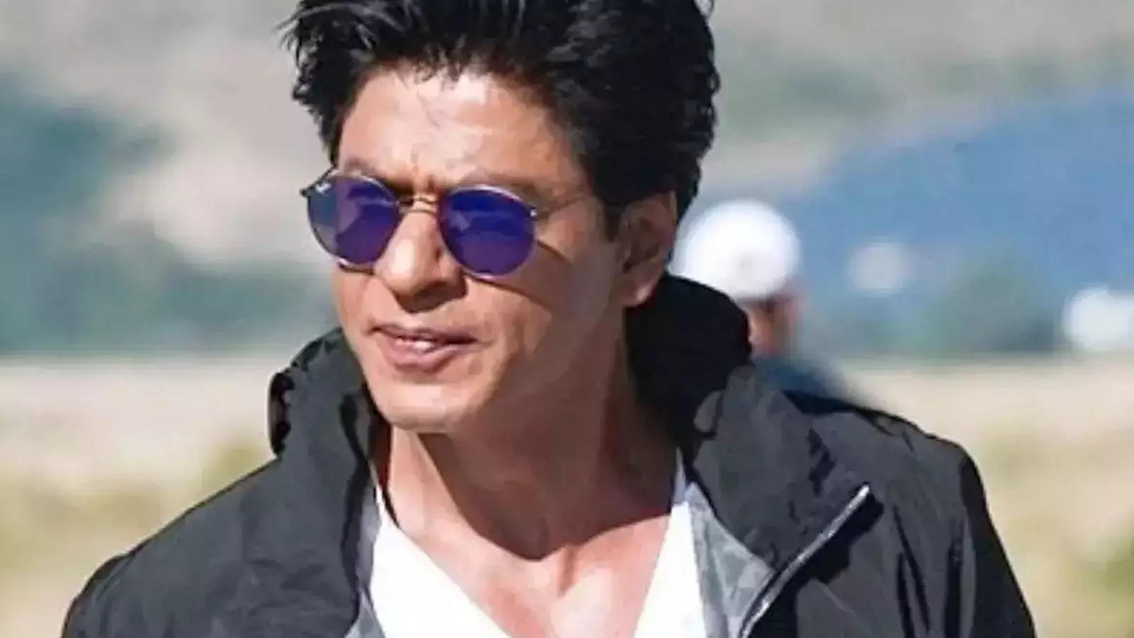 Shah Rukh Khan schools a troll who asked him about his Kashmiri lineage ...