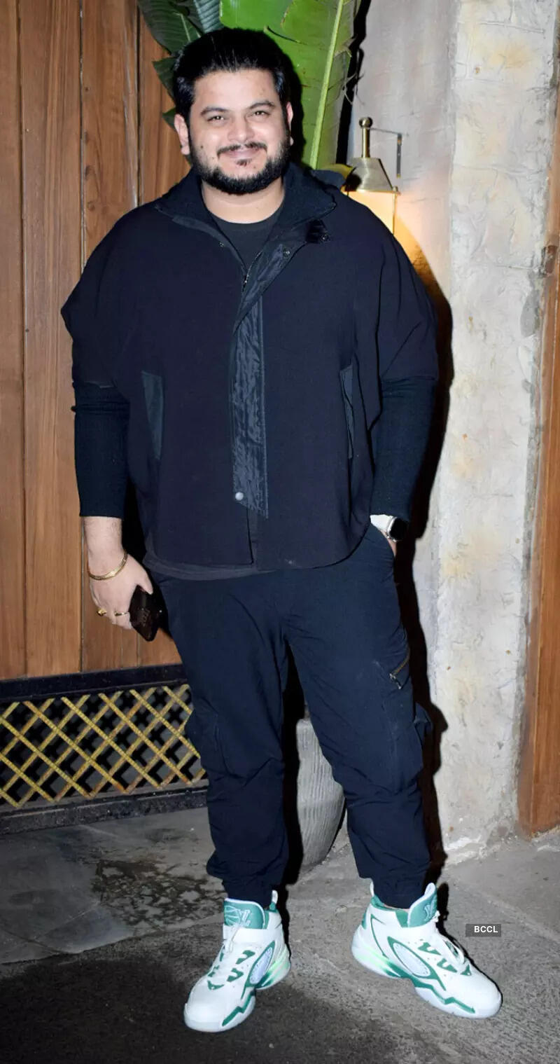 Tara Sutaria looks like a vision in white at the wrap-up party of Apurva