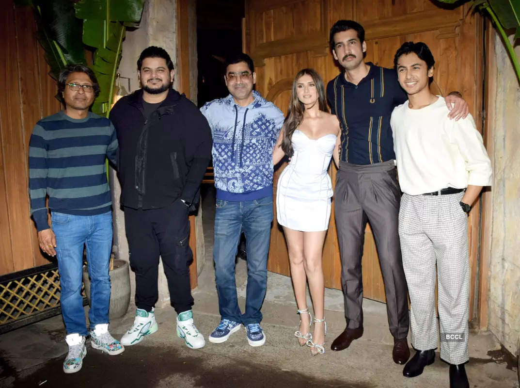 Tara Sutaria looks like a vision in white at the wrap-up party of Apurva