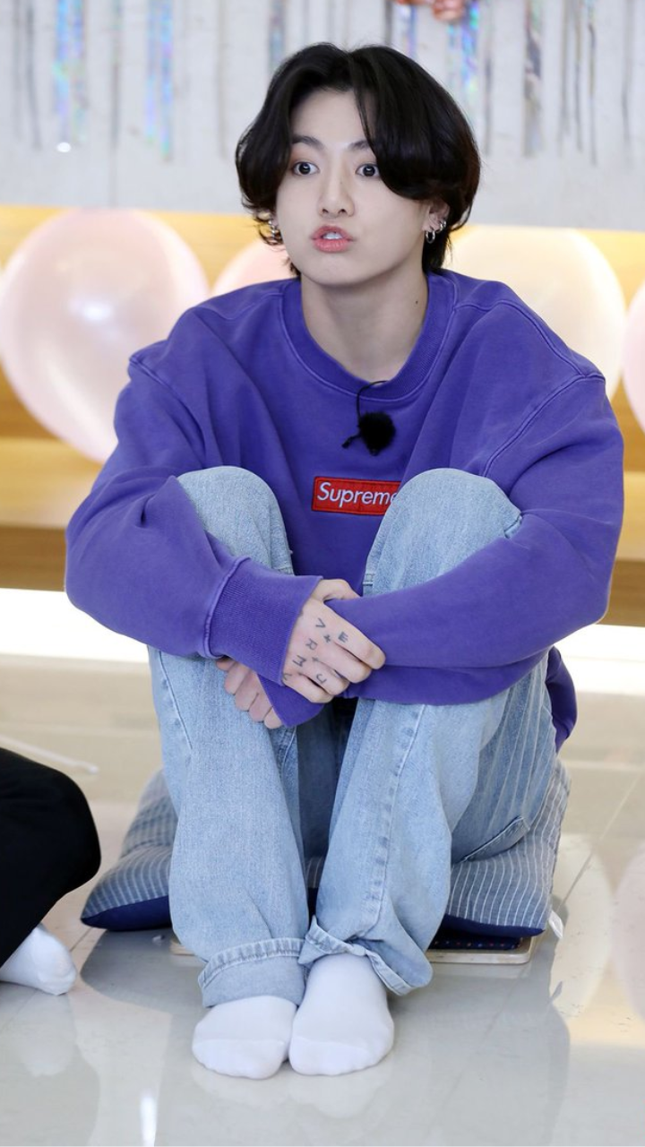 supreme purple sweatshirt jungkook