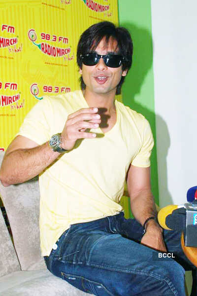 Shahid at Radio Mirchi