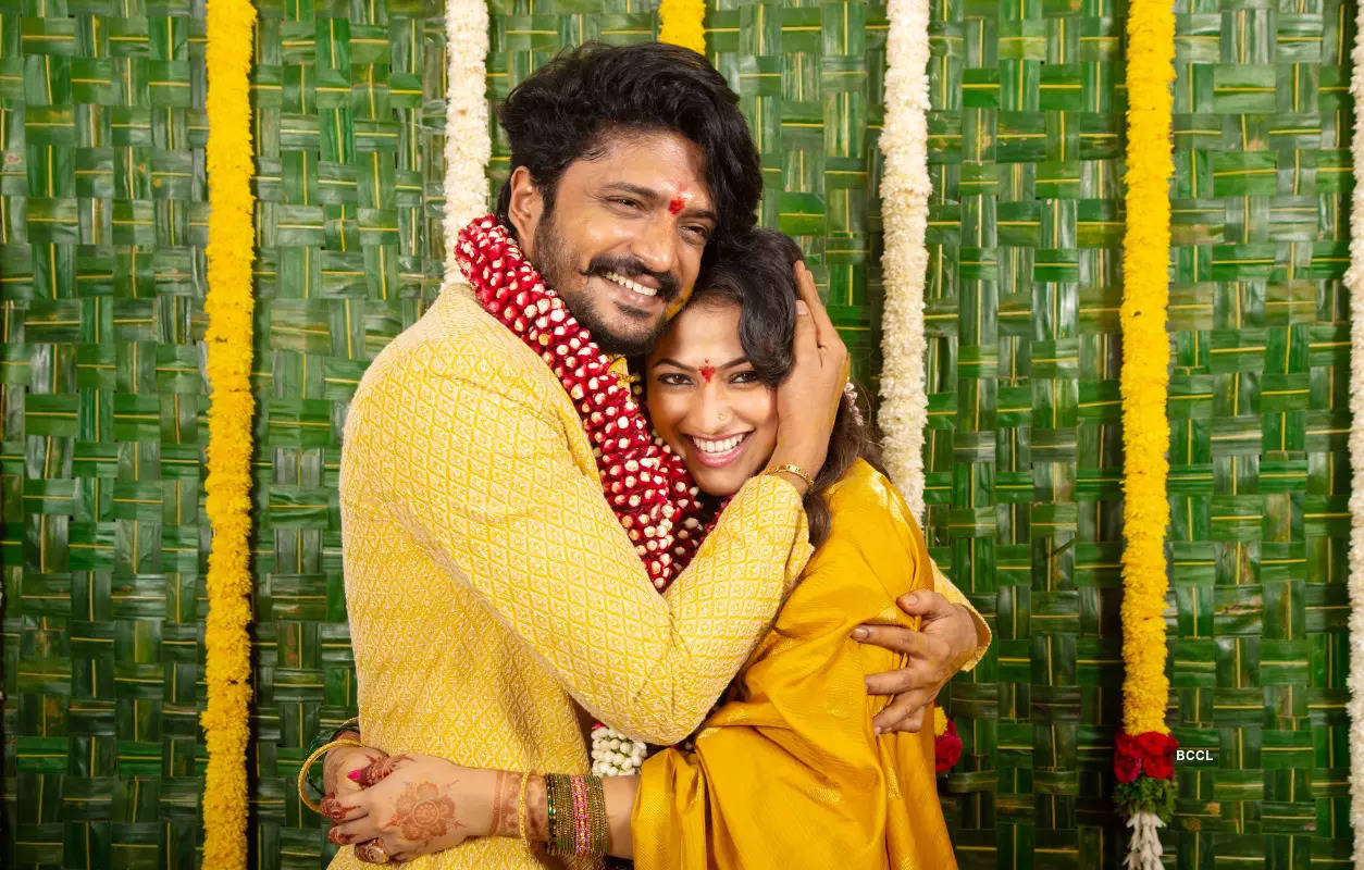 Vasishta Simha & Hariprriya make it official, share engagement pictures with fans