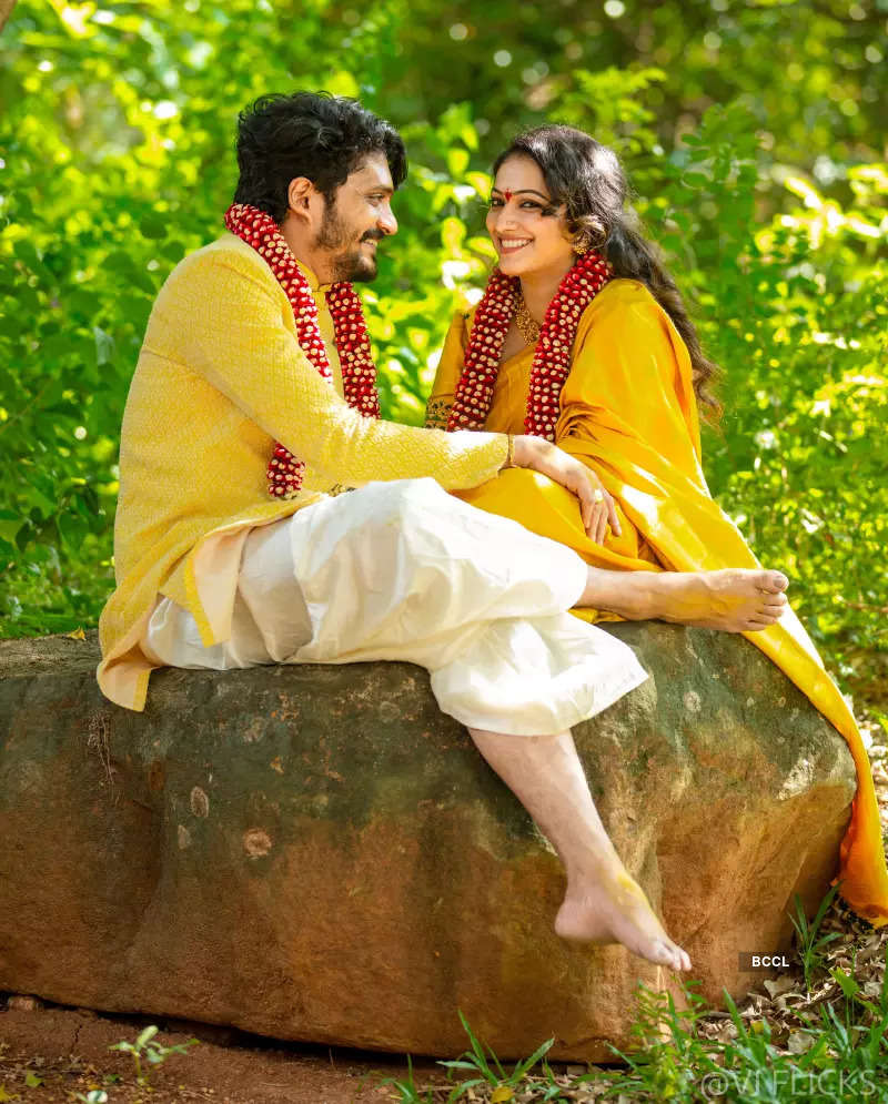 Vasishta Simha & Hariprriya make it official, share engagement pictures with fans