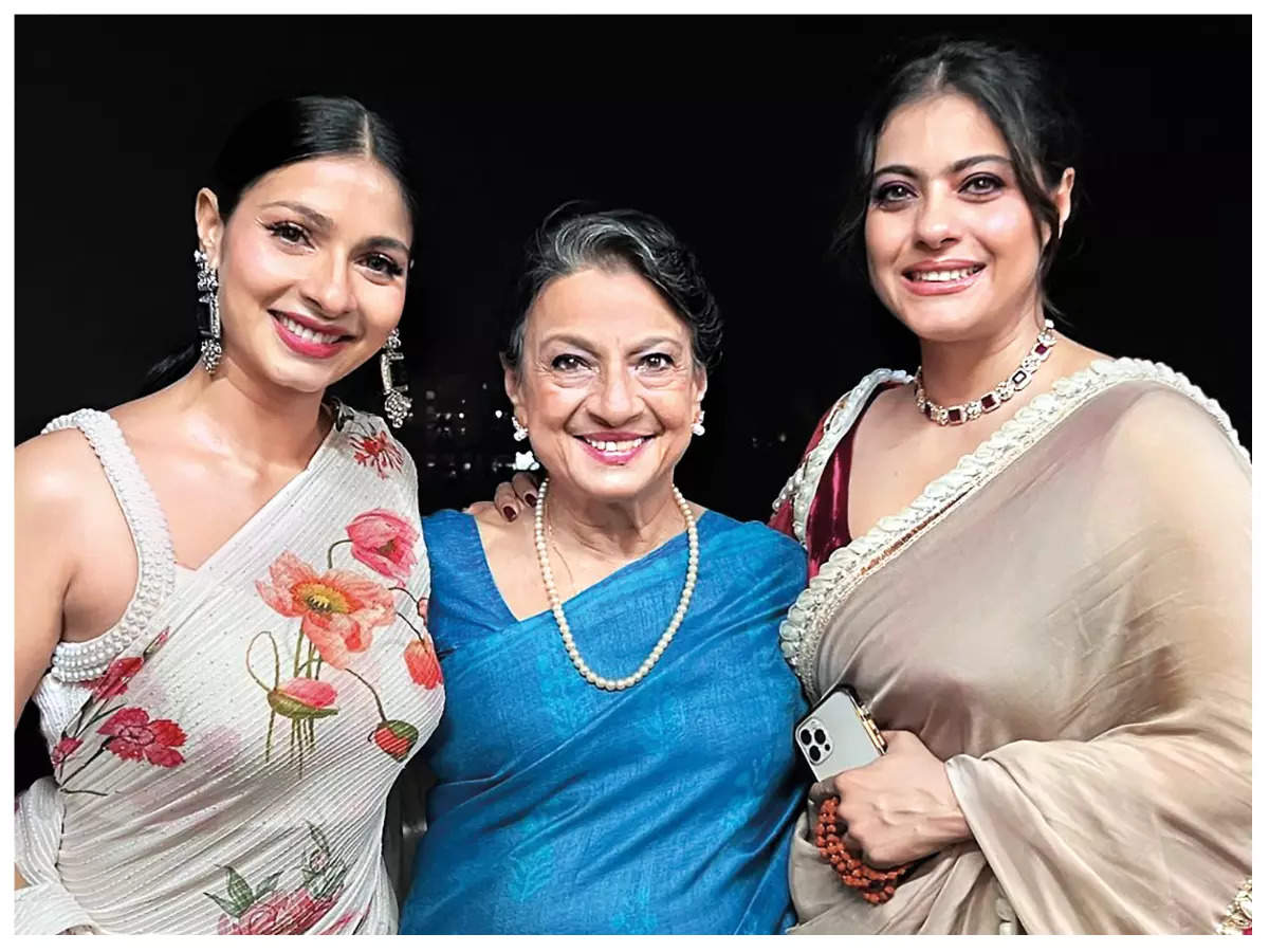 Tanishaa with her mother, veteran actress Tanuja, and sister Kajol
