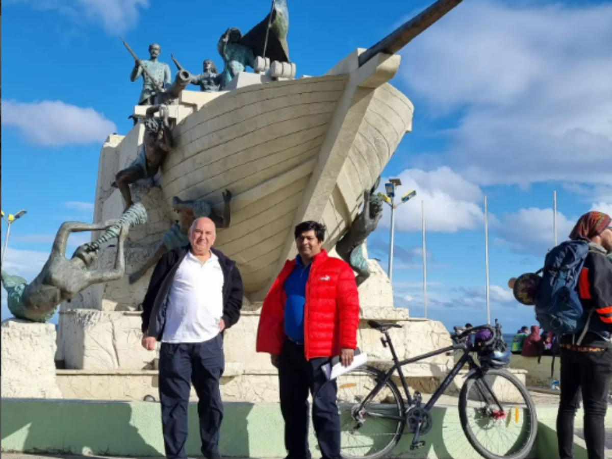 Indian duo creates world record by travelling to 7 continents in just 3 days! Indian duo creates world record by travelling to 7 continents in just 3 days!