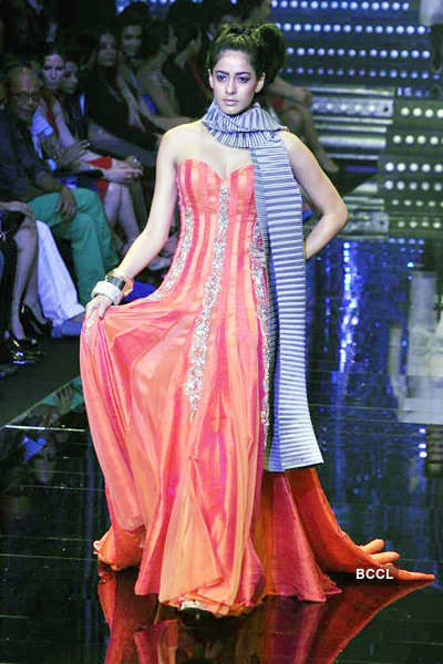 LFW'11 Grand Finale: Manish Malhotra