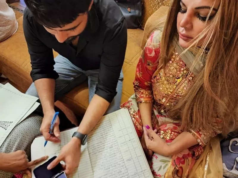 Pictures of Rakhi Sawant go viral as she secretly ties the knot with boyfriend Adil Khan Durrani