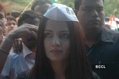 Celina, Shreyas support Anna Hazare
