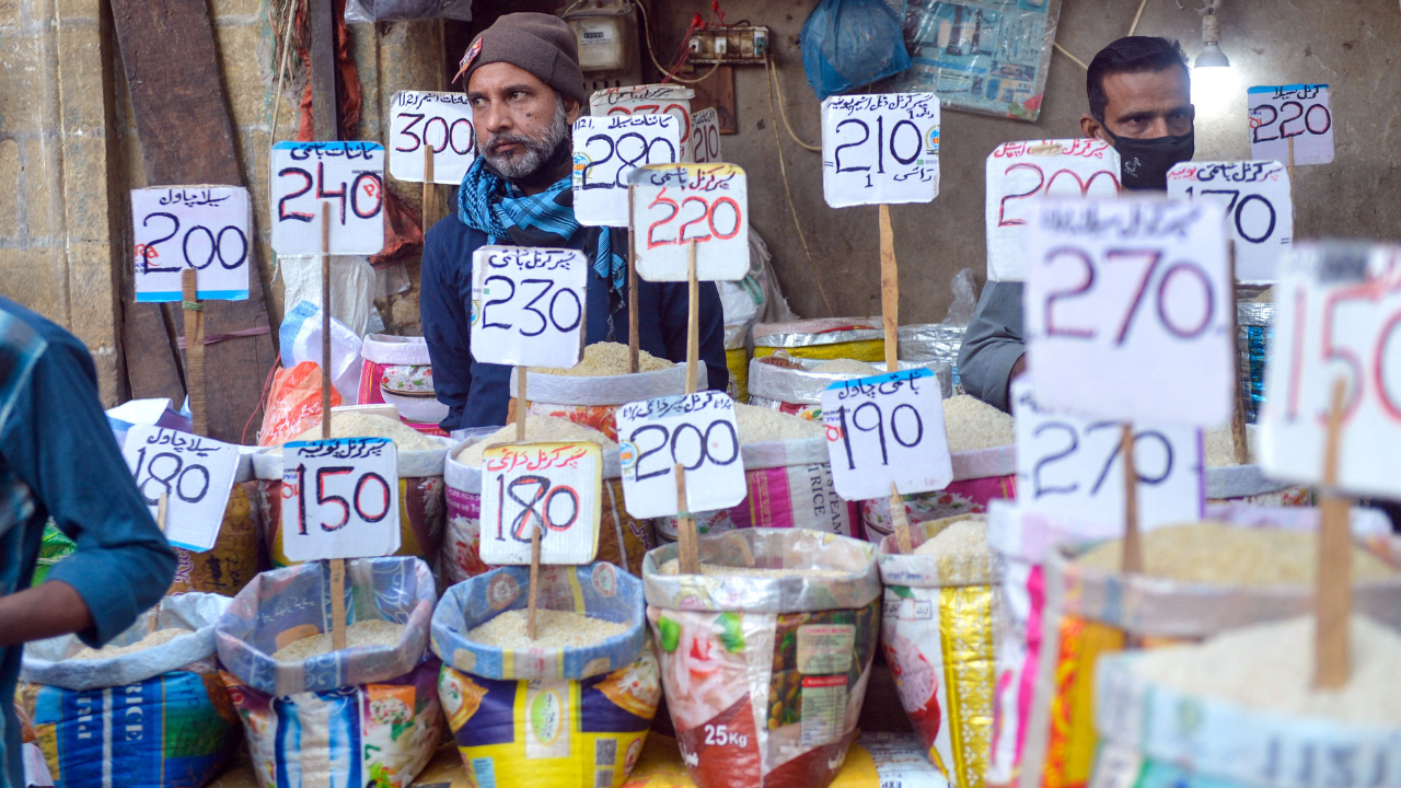 Watch: More videos of Pakistanis attacking each other over food emerge