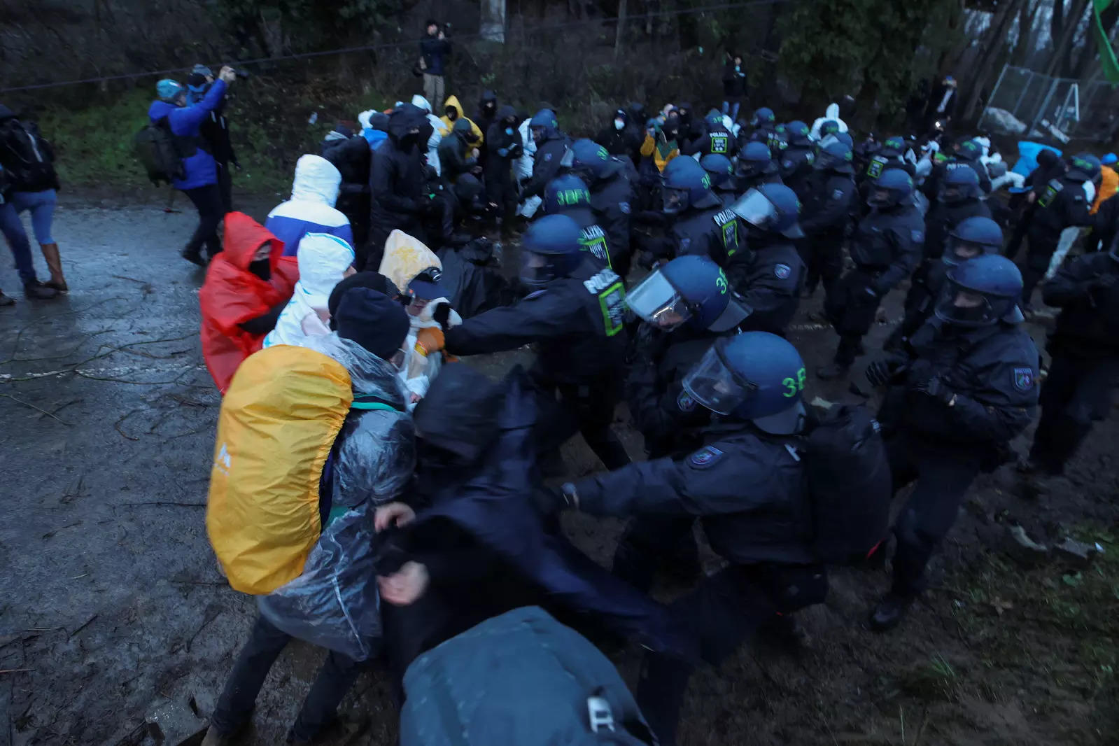 In Pictures: Police move on coal mine protesters barricaded in abandoned German village