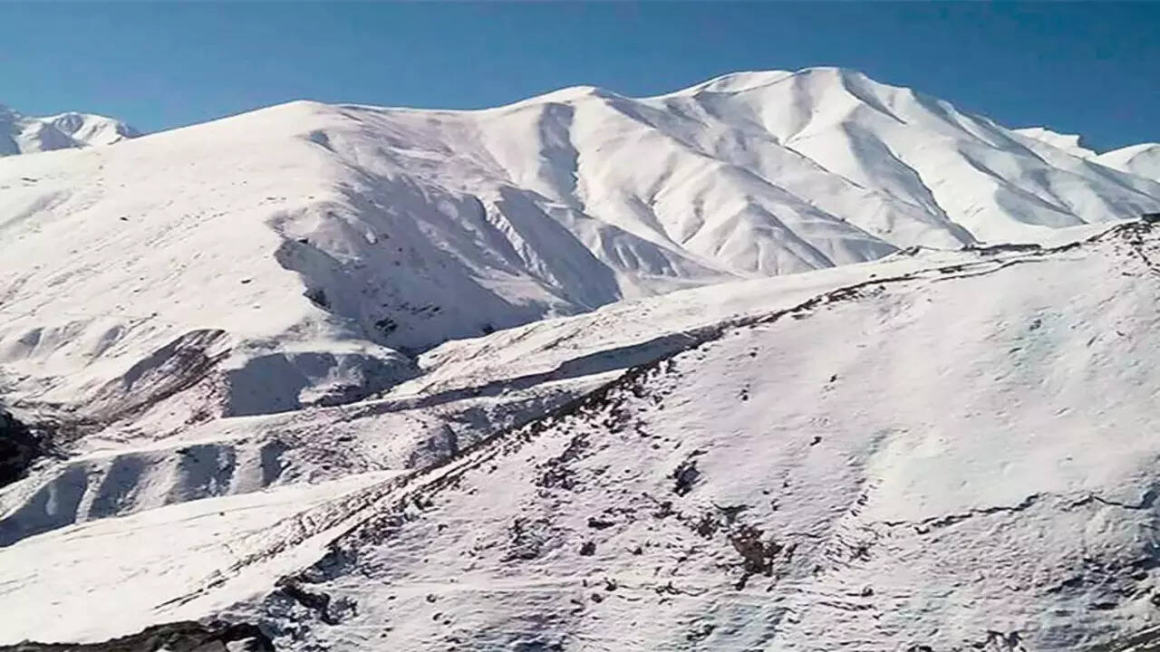 Watch: Ice climber nearly falls to his death, video viral