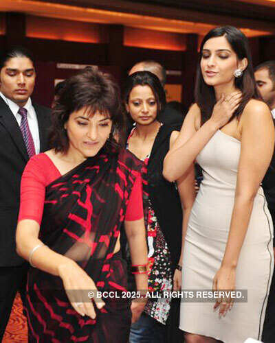 Maneka Gandhi's fundraiser art exhibition