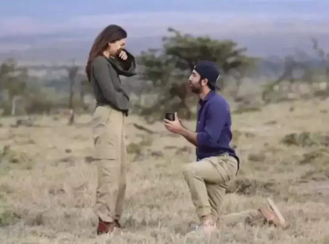 These latest romantic pictures of Ranbir Kapoor proposing to Alia Bhatt go viral