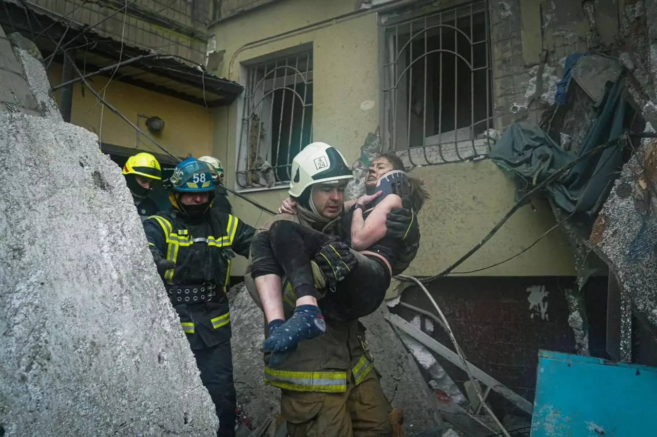 Russian missile attack turns Ukrainian building into rubble; 30 killed