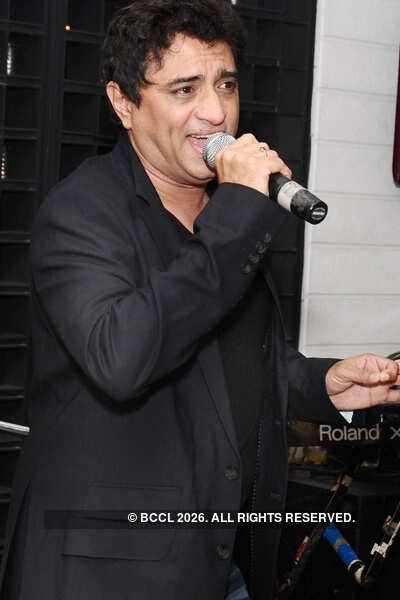 Shashi & Sunanda Tharoor's anniv.