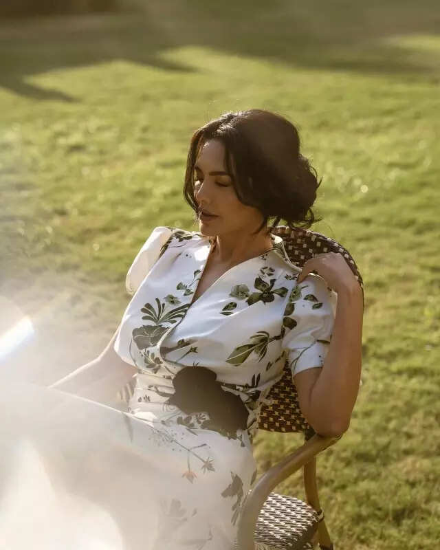 Esha Gupta&rsquo;s bewitching pictures will make you go wow as she stuns in her latest photoshoot