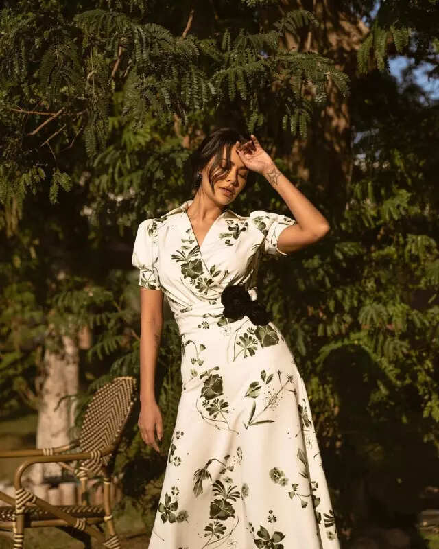 Esha Gupta&rsquo;s bewitching pictures will make you go wow as she stuns in her latest photoshoot