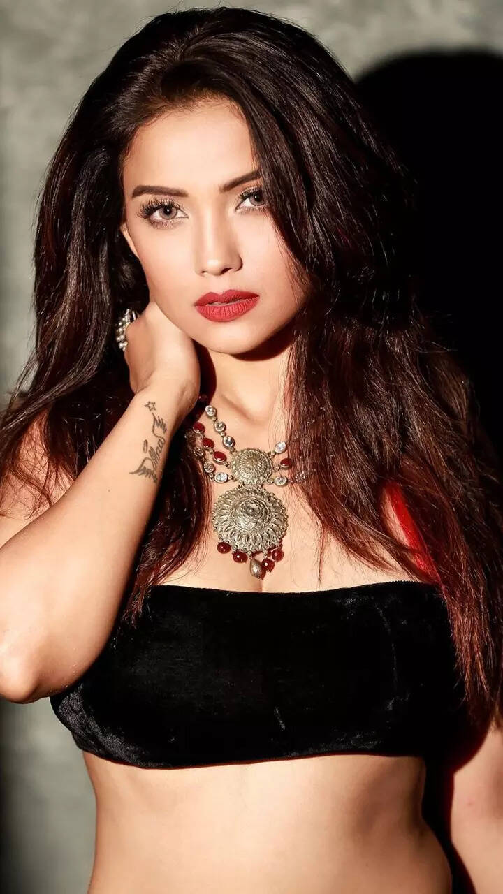 Adaa khan hot