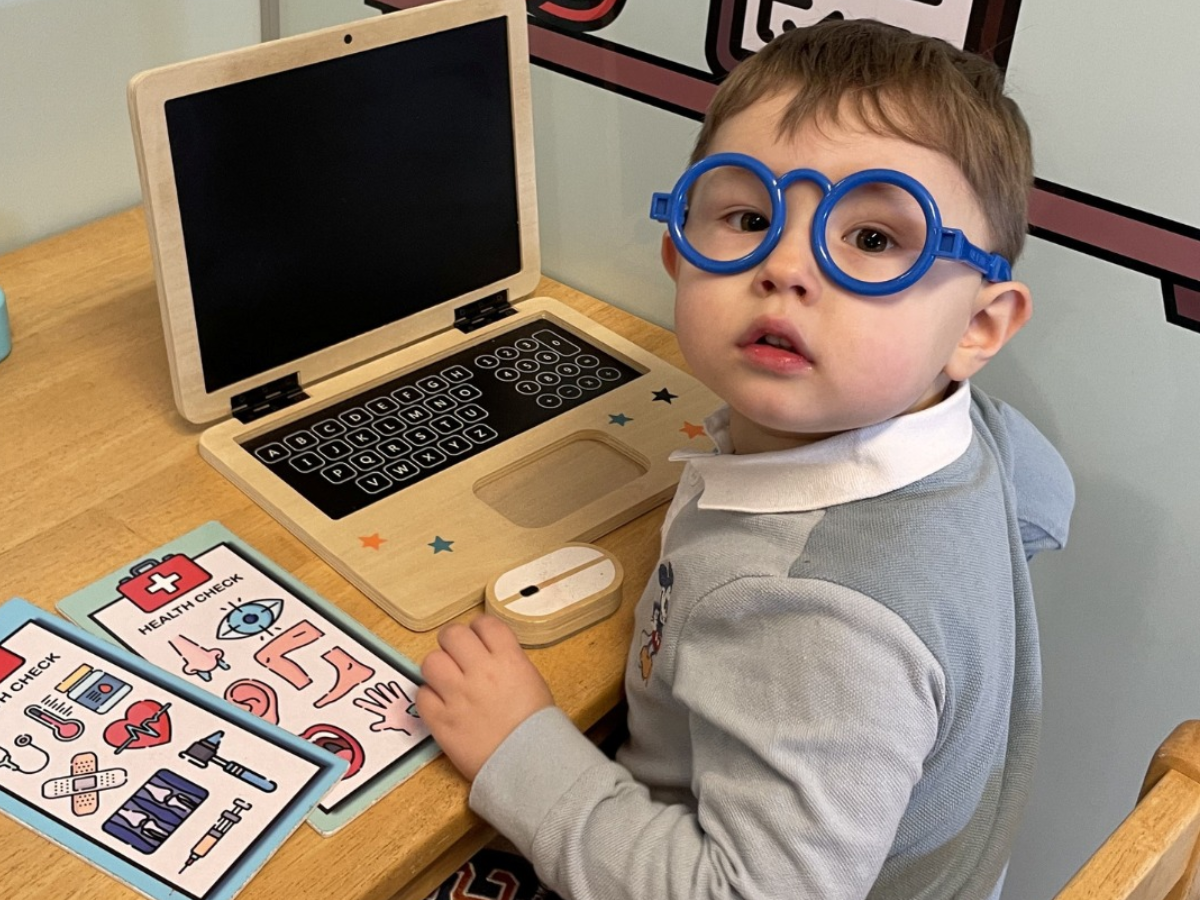 4 Year Old Teddy Hobbs Can Count To 100 In Six Languages Becomes UK 