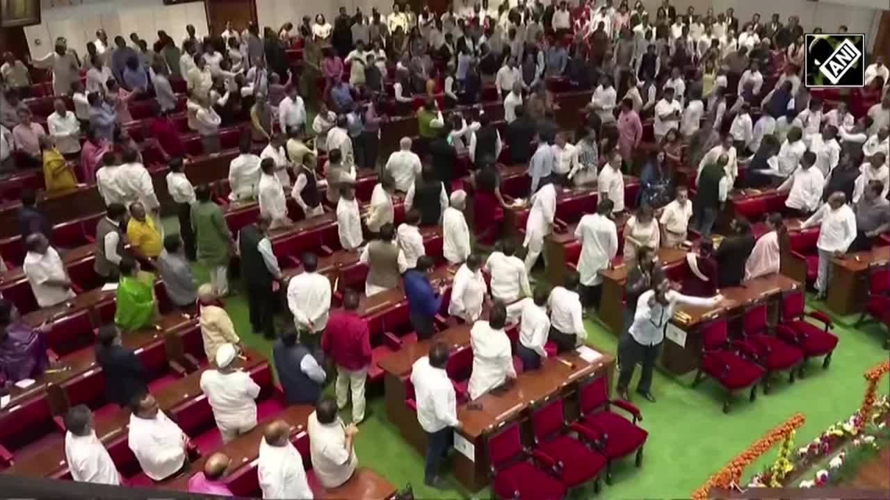 Bal Thackerays: Bal Thackeray’s Portrait Unveiled In Maharashtra Vidhan ...