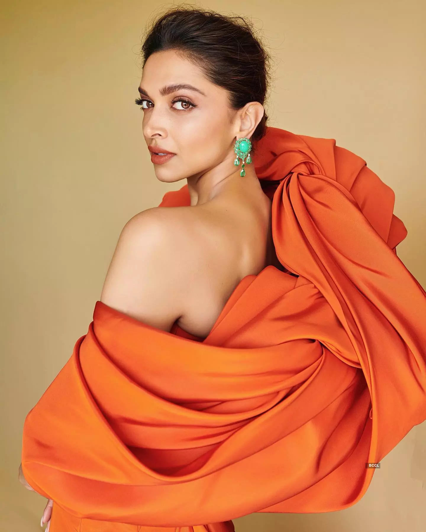 These glamorous pictures of Deepika Padukone are breaking the internet