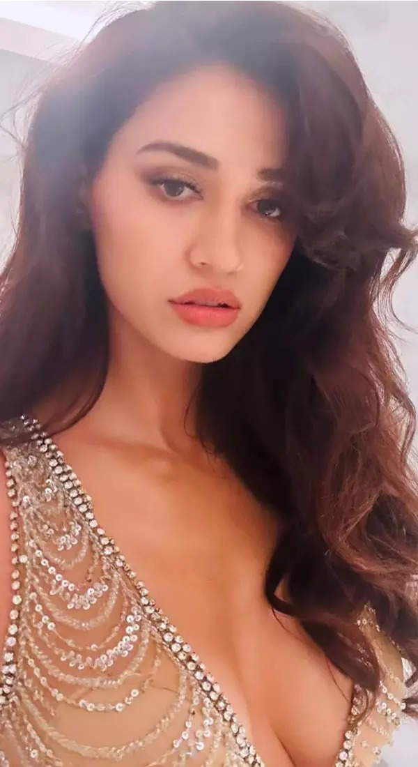 Disha Patani oozes oomph in a shimmery bodycon cut-out gown, see pictures