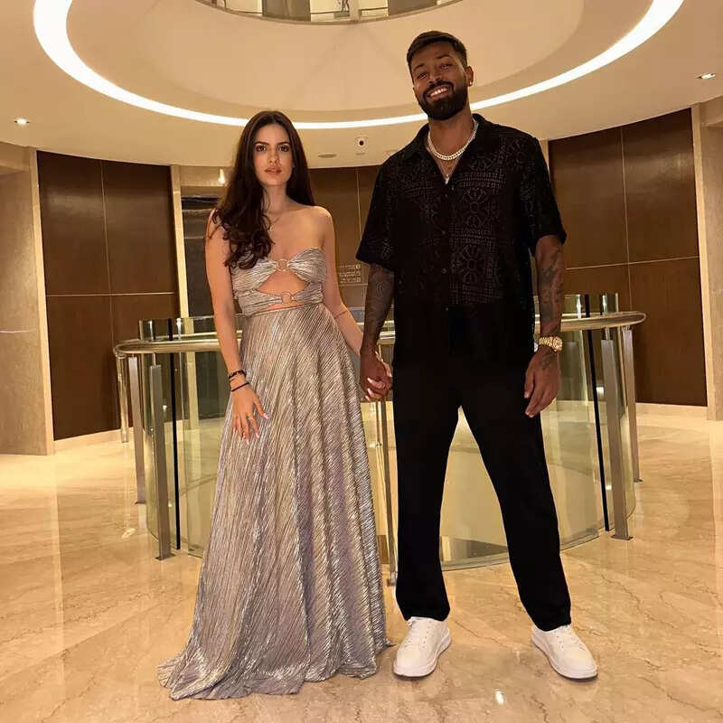 Cricketer Hardik Pandya and his wife Natasa Stankovic's lovey-dovey pictures go viral