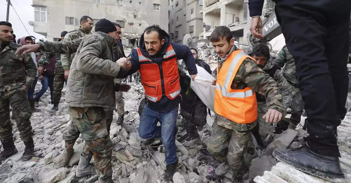 Earthquake: Death toll rises to 7,900 as rescuers struggle to reach survivors in Turkey and Syria