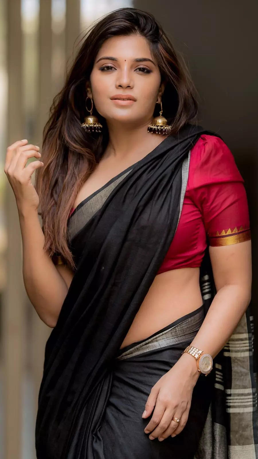 Breathtaking pictures of Aathmika in saree
