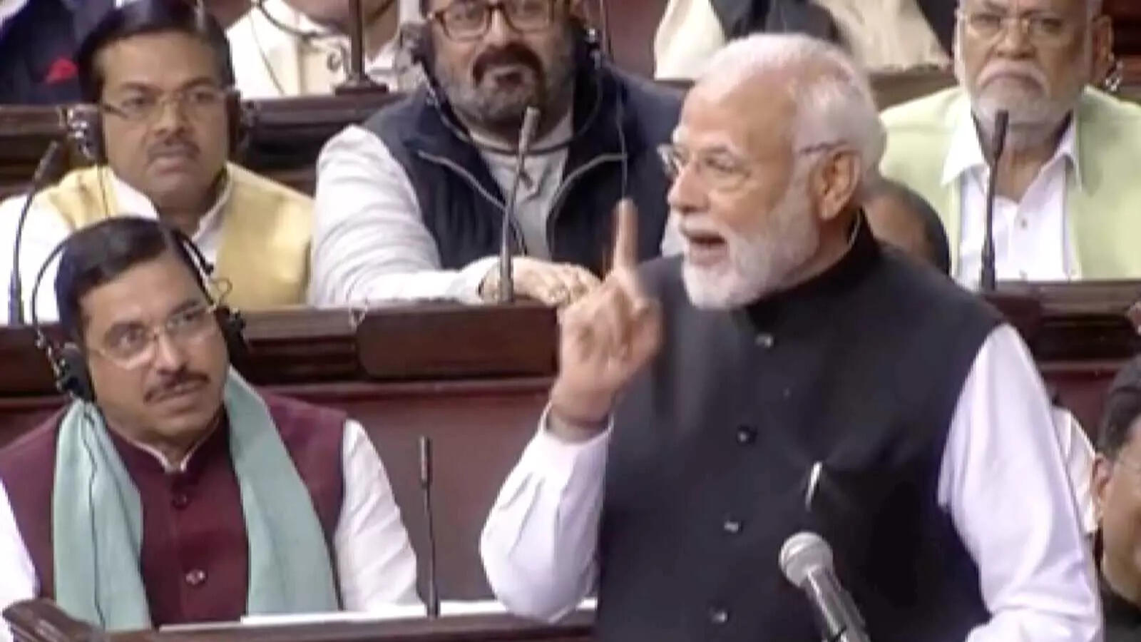 “Aap rona yha ro rhe ho…” PM Modi takes jibe on Kharge