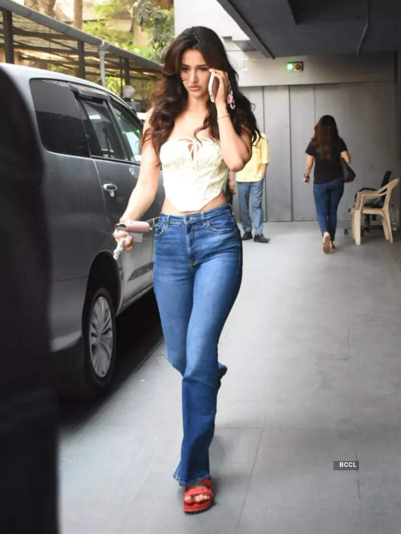 #ETimesSnapped: From Virat Kohli-Anushka Sharma to Disha Patani-Malaika Arora, paparazzi pictures of your favourite celebs