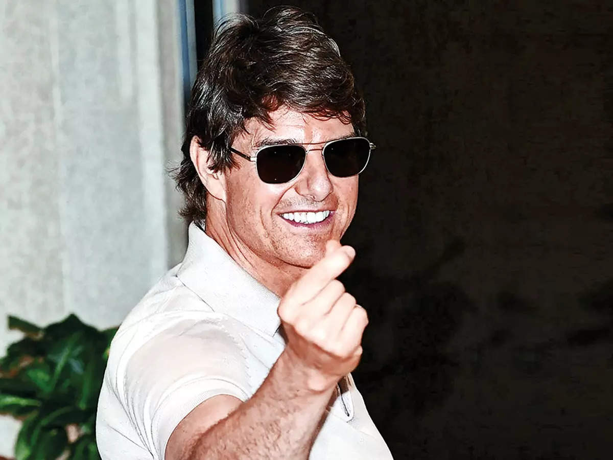 Tom Cruise made the finger heart gesture while in South Korea for Top Gun: Maverick’s promotions