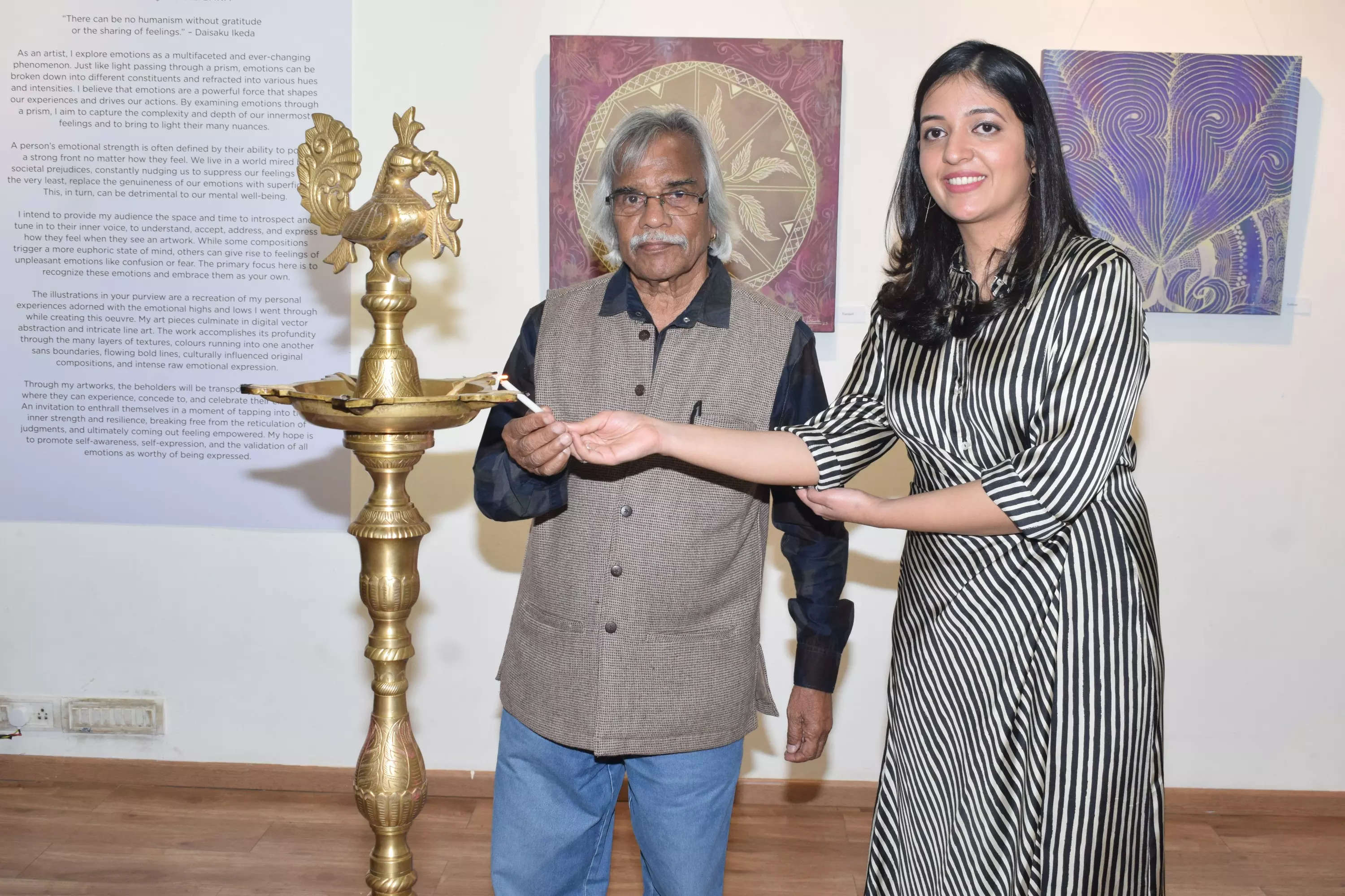 ​In pics: Padma Shri ‘Shri Bhalu Mondhe’ unveils artist Vishali Bawa’s exhibition ‘Prismatic’