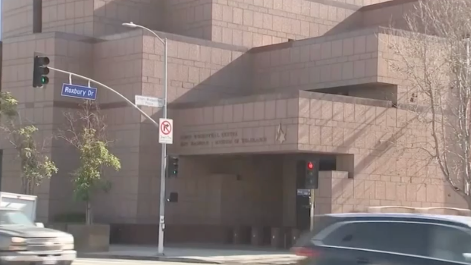 Los Angeles: Shootings outside LA synagogues called hate crimes