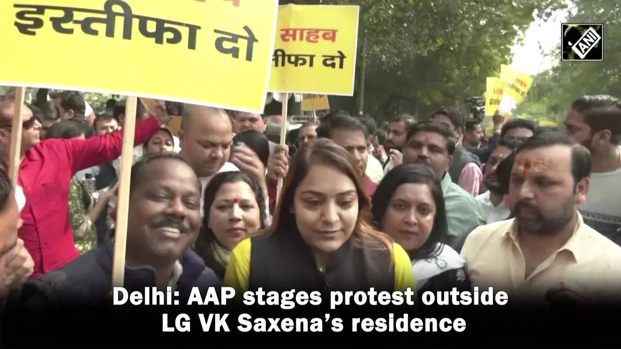 Delhi: AAP stages protest outside LG VK Saxena’s residence