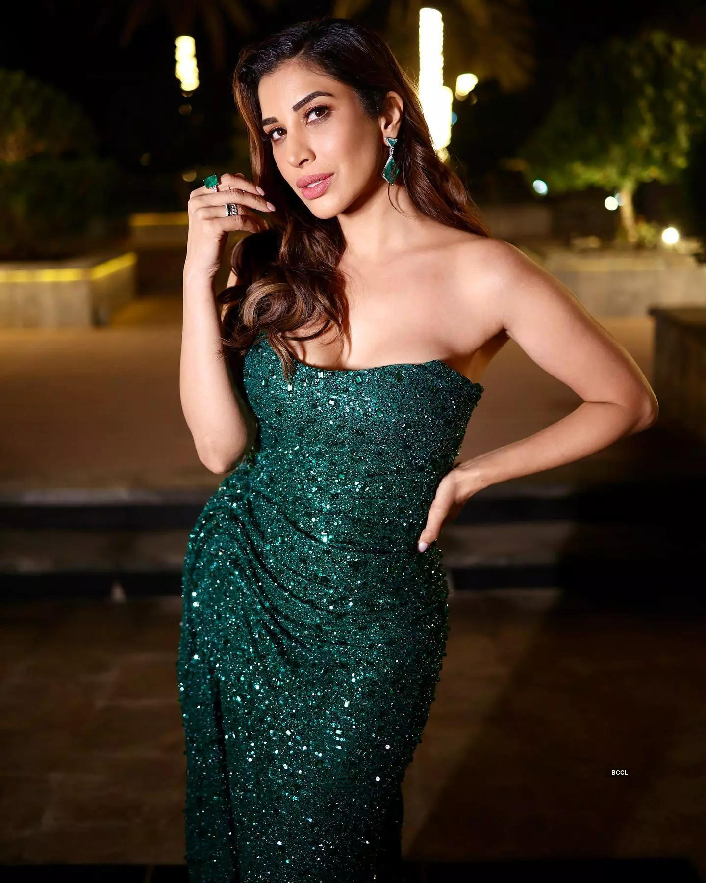 Sophie Choudry is turning up the heat with her stunning pictures
