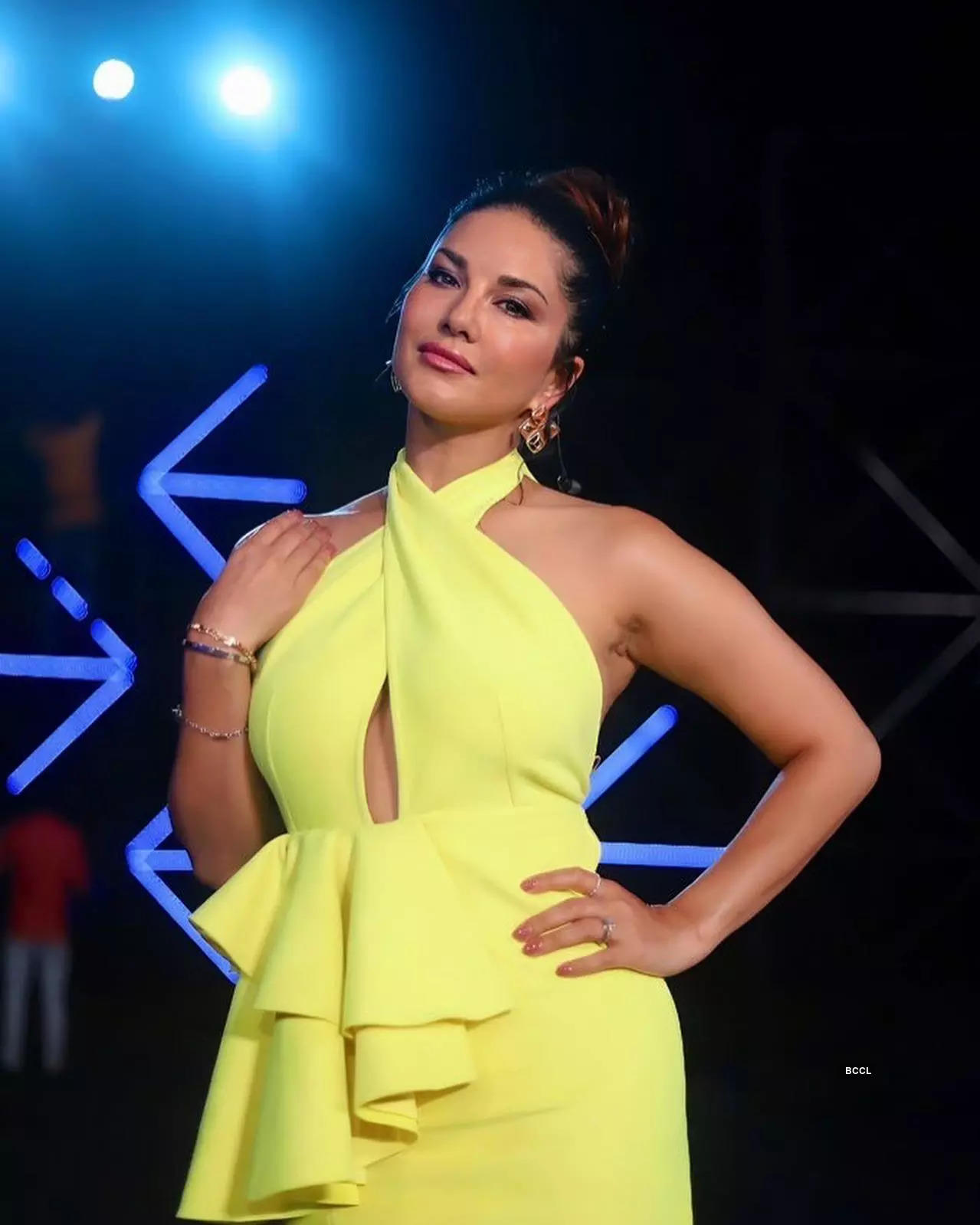 Sunny Leone Is All Set To Take Your Breath Away With Her Captivating Pictures Pics Sunny Leone