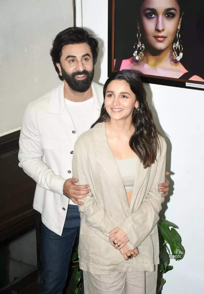 Alia Bhatt And Ranbir Kapoor Inaugurate A Photo Exhibition ...